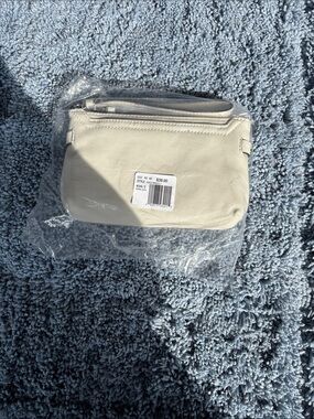 Women's Cream Wristlet Clutch - Vera wang